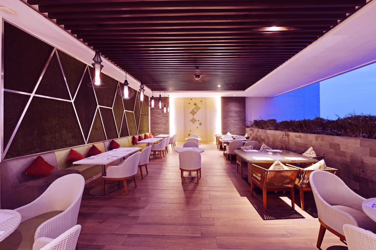 Fox Hotel Pekanbaru Exterior foto